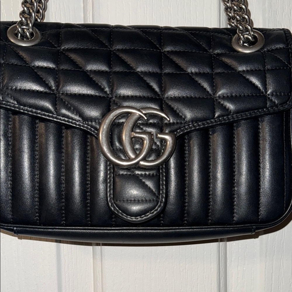 Elegant Authentic Gucci 🖤 Quilted Bag. No rips, no tears please see all photos. - Picture 5 of 12